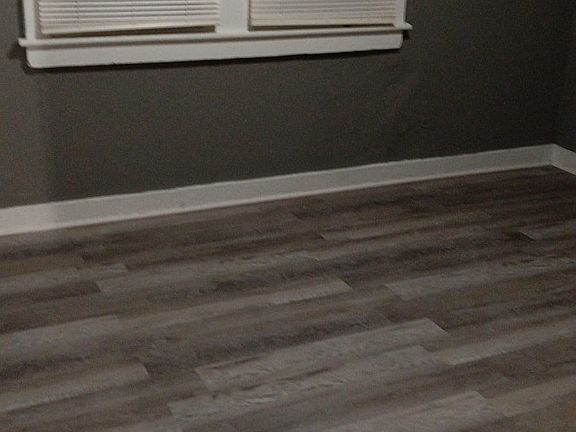 4th image of 1114 Victory Blvd #C