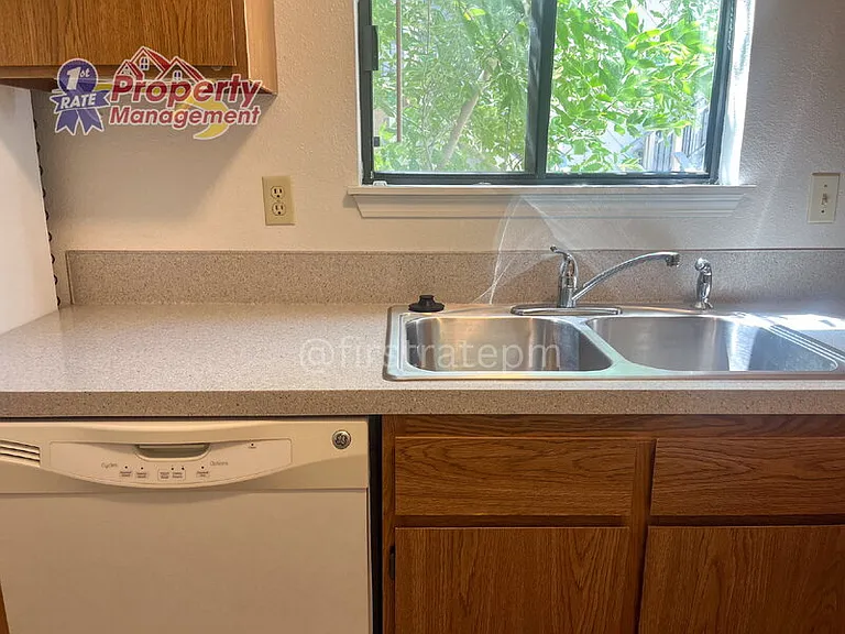 3219 Rose Hill St — Photo 19