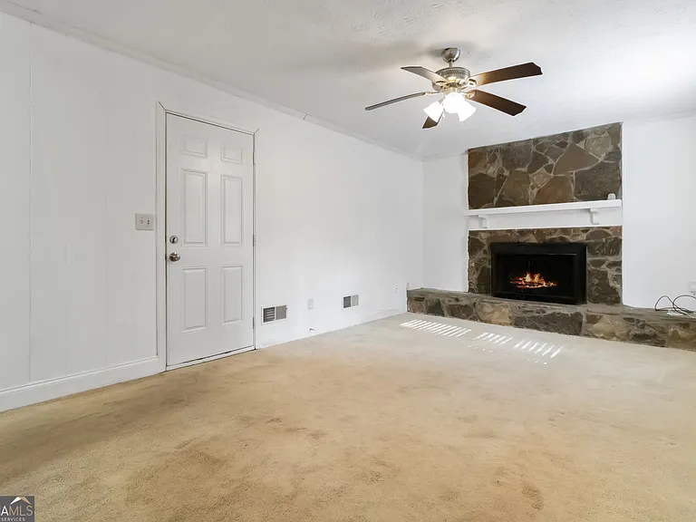 888 Chartley Dr — Photo 14