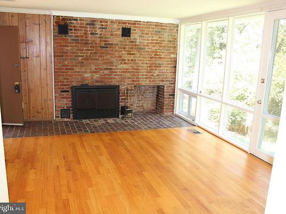 3rd image of 1815 Drury Ln