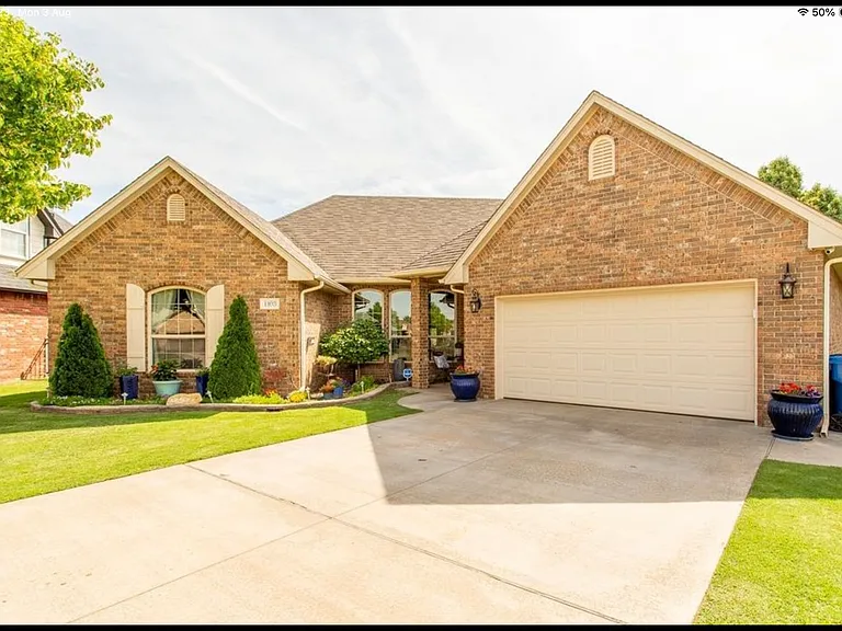 1103 Dalton Ct — Photo 1