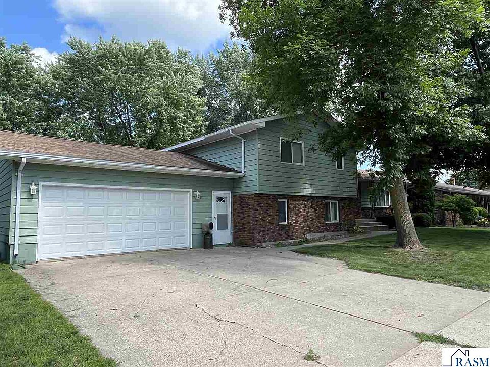 1st image of 1140 9th St N