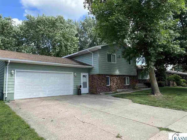 1140 9th St N, Saint James, MN 56081