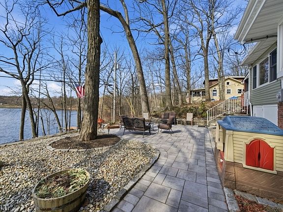 5th image of 51 Lakeside Dr