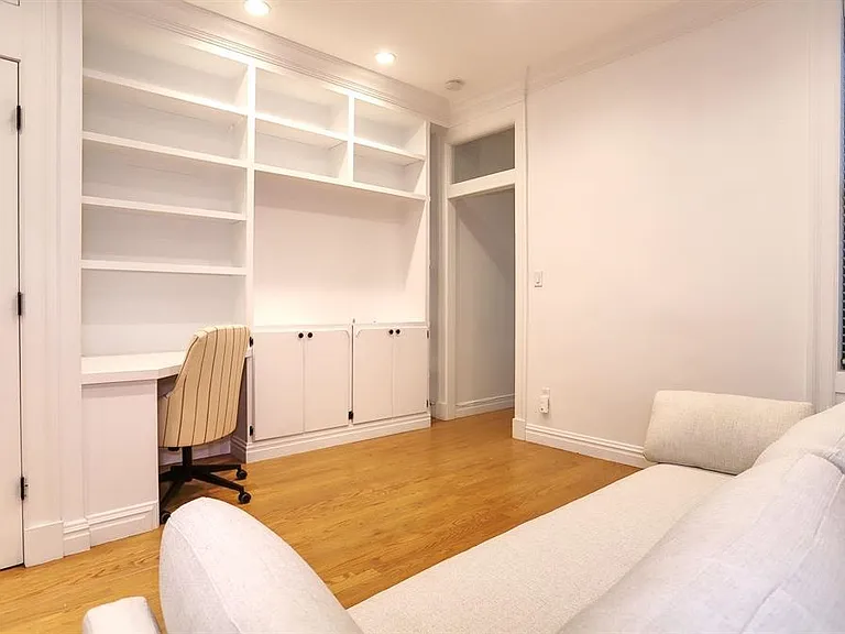 1122 Hudson St #2B — Photo 9