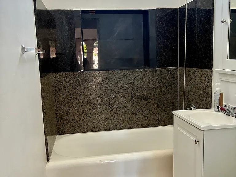 1046 Saint Louis Ave #1046 — Photo 3