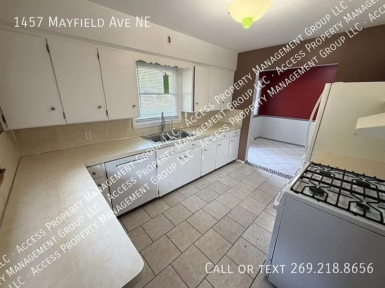 1457 Mayfield Ave NE — Photo 26