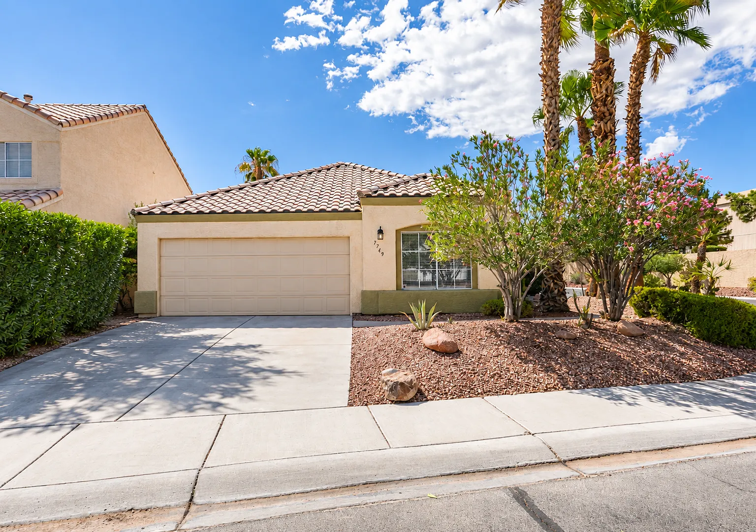 Amazing 4-bedroom, 2-bath — Photo 1