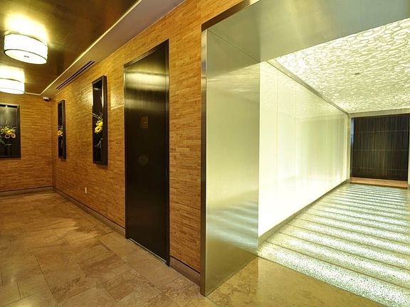 4th image of 200 W 72nd St Ph F