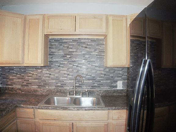 3rd image of 1000 W 20th St
