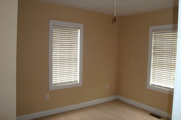 3rd image of 1611 Lowell Dr
