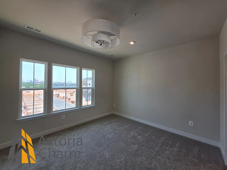 2928 Maisel St — Photo 40