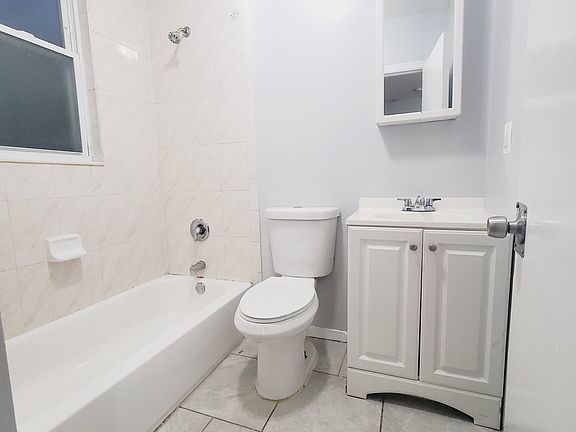 5th image of 157 Woodlawn Ave #2E