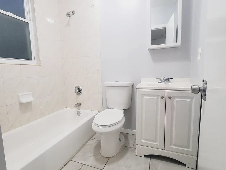 157 Woodlawn Ave #2E — Photo 5