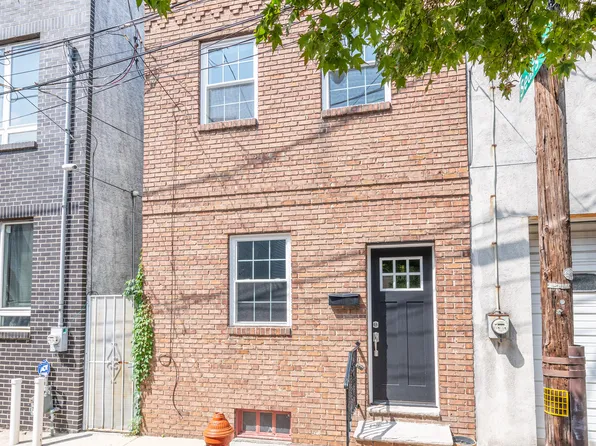 1312 S American St, Philadelphia, PA 19147