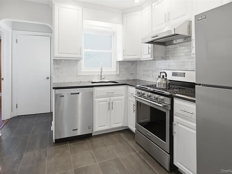1641 Falmouth Ave — Photo 5