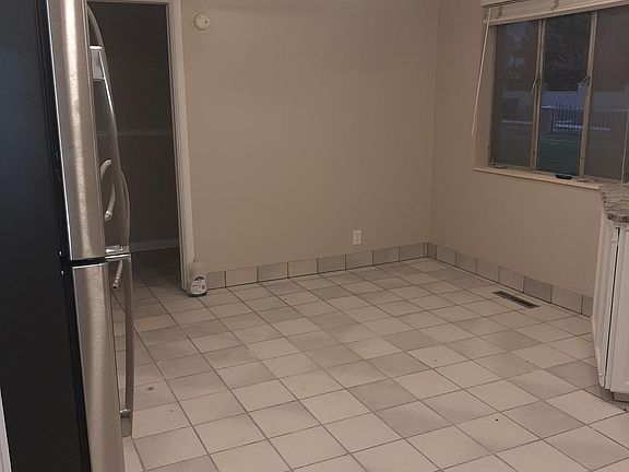 3rd image of 1921 E Jeremy Dr