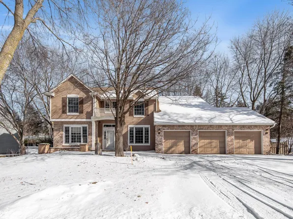 8933 Sutton Dr, Eden Prairie, MN 55347
