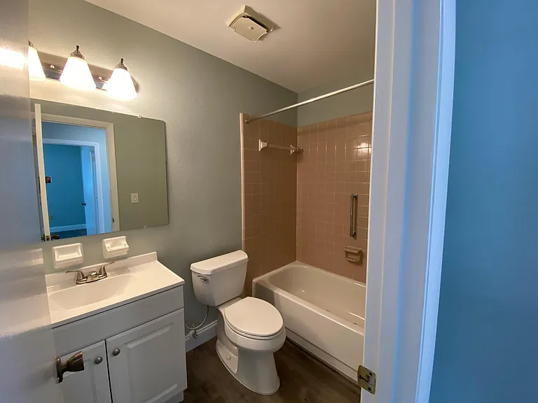 Guest bathroom.