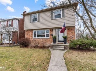 1995 Littlestone Rd, Grosse Pointe Woods, MI 48236