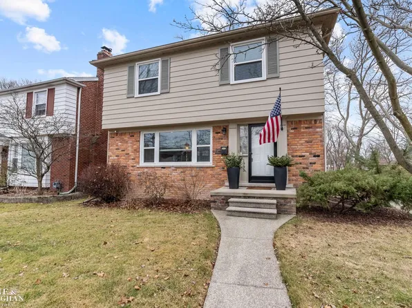 1995 Littlestone Rd, Grosse Pointe Woods, MI 48236