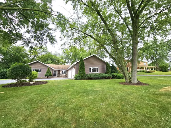 9N663 Santa Fe Trl, Elgin, IL 60124