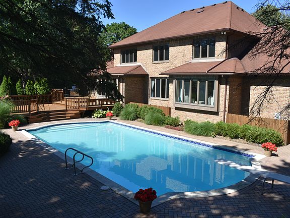 3rd image of 30 Cabot Pl