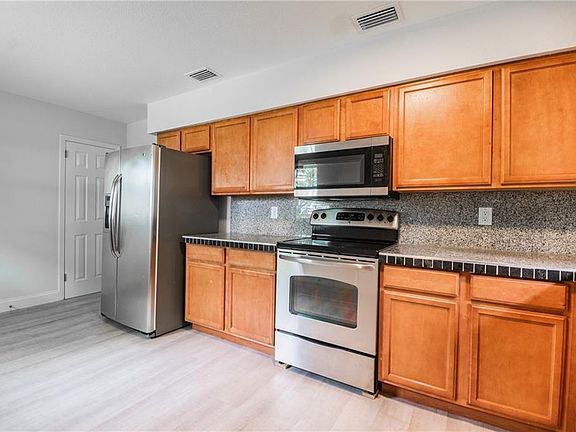 5th image of 2904 E Howell St
