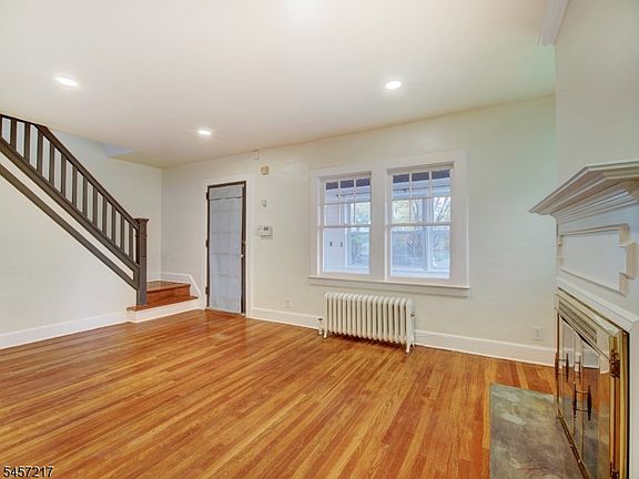 4th image of 161 Franklin Ter
