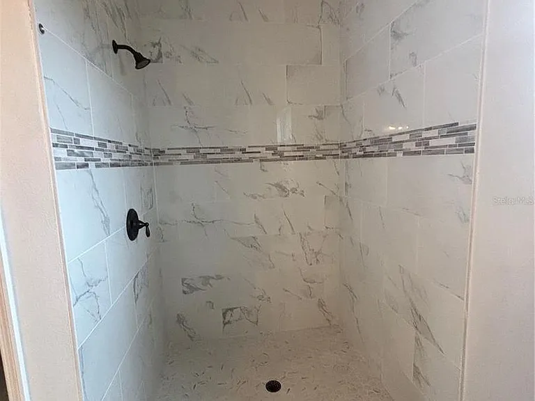 423 Churchill Ct — Photo 15