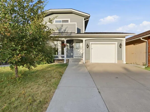 4712 W 60th St NE, Calgary, AB T1Y 5E8