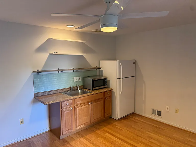 Fridge, ceiling fan/light, recessed light