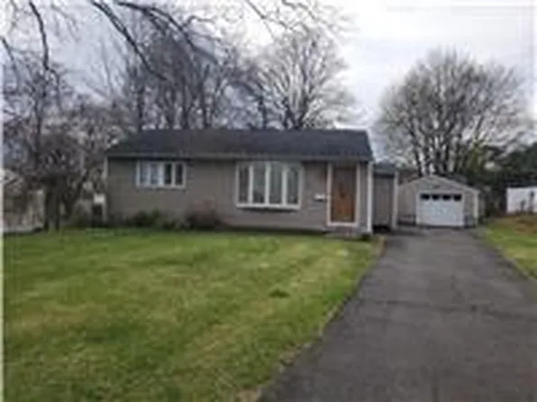 15 Loran Ct, Nanuet, NY 10954