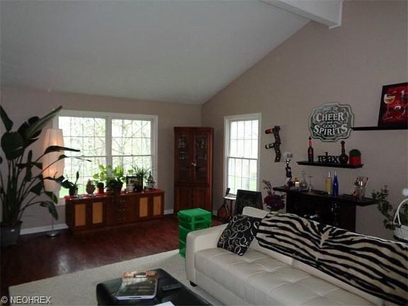 3rd image of 3317 Valley Pkwy