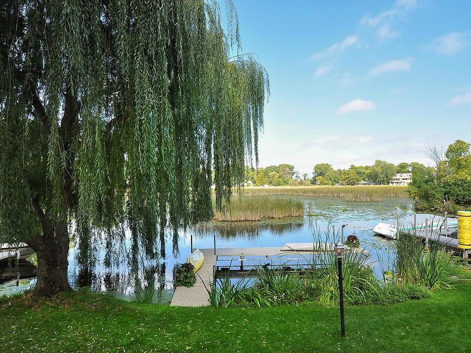 Imagine living on this resort like setting!