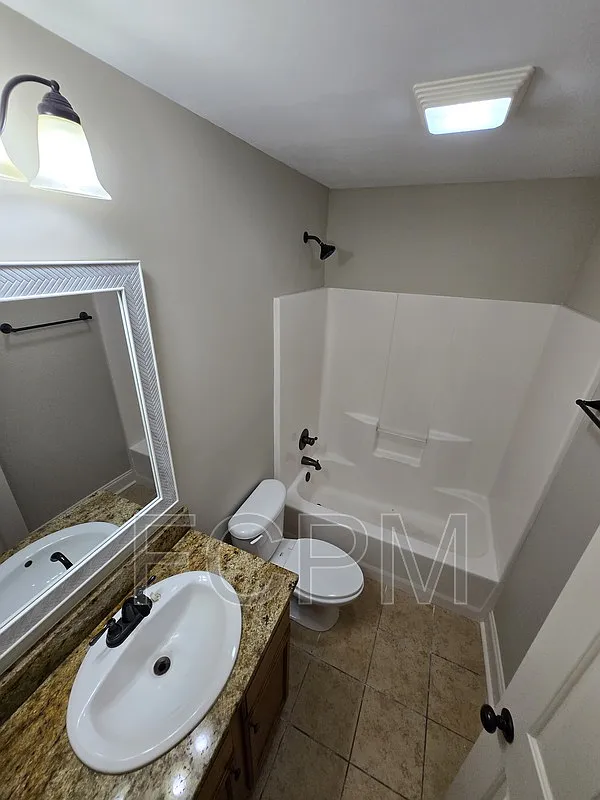 3 bed, 2.0 bath, 1100 sqft, $1,295 — Photo 3