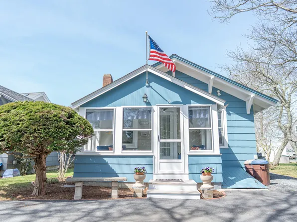 10 Essex Place, Harwich Port, MA 02646
