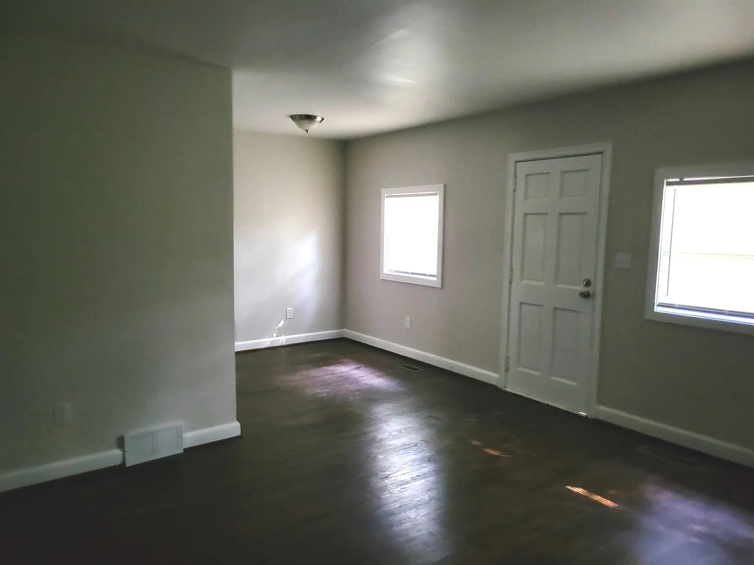 3 bed, 1135 sqft, $2,650 — Photo 4
