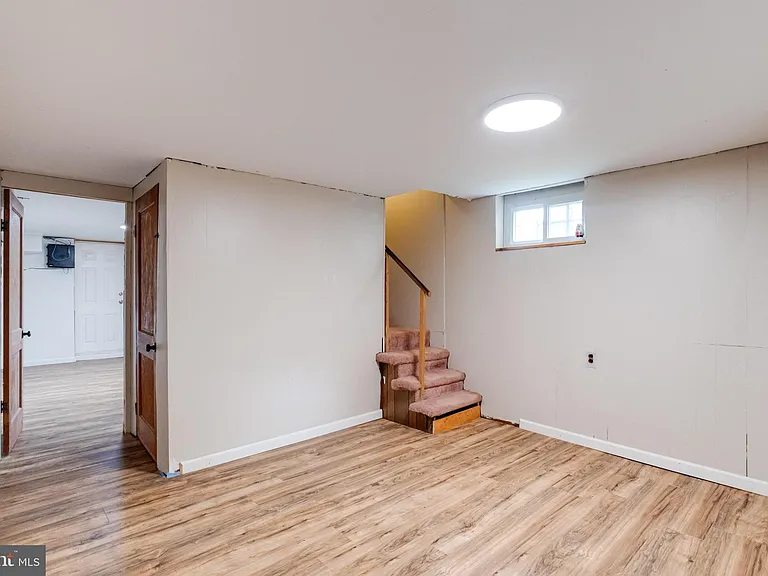 905 Regester Ave — Photo 32