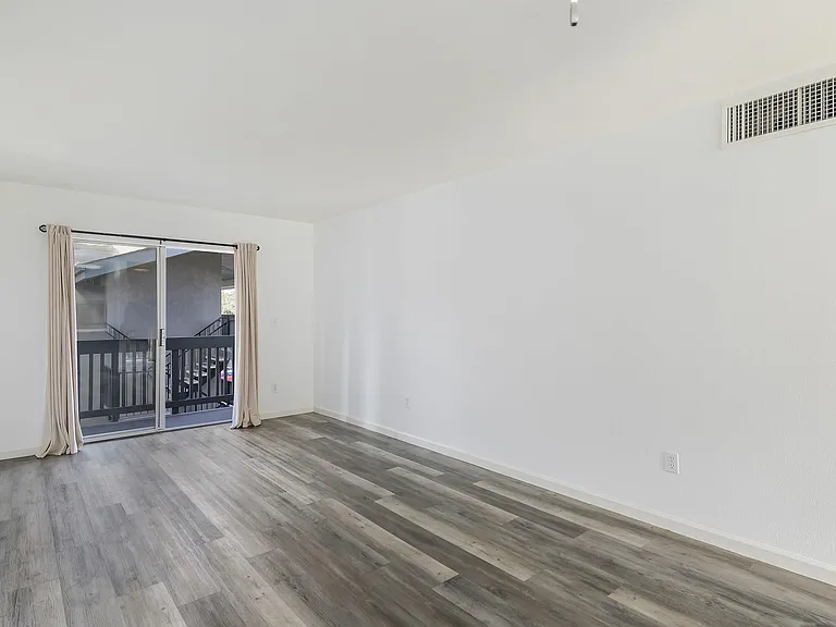 3849 Vineyard Ave #B — Photo 5
