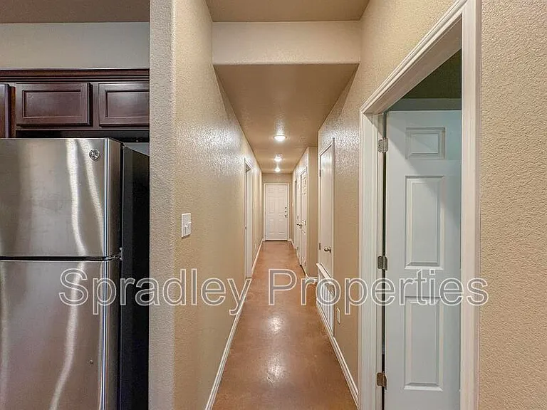 829 Laila Ln — Photo 5