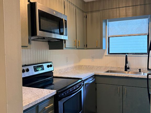 2nd image of 114 Langley Dr #B
