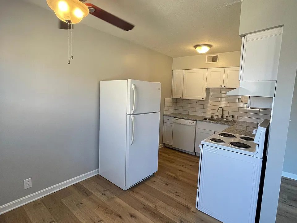 Eat-in kitchen area