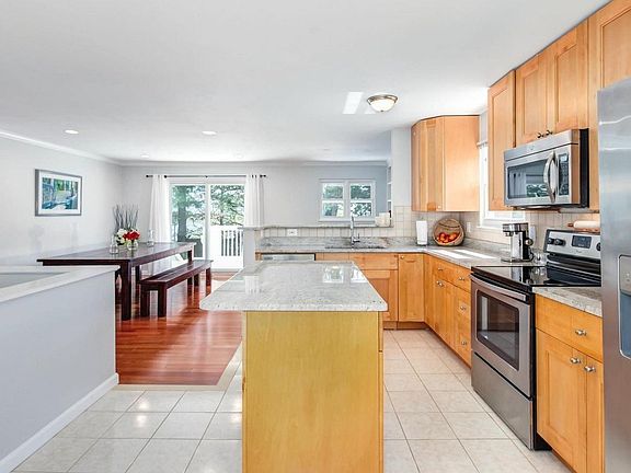 5th image of 186 Hardy Pl