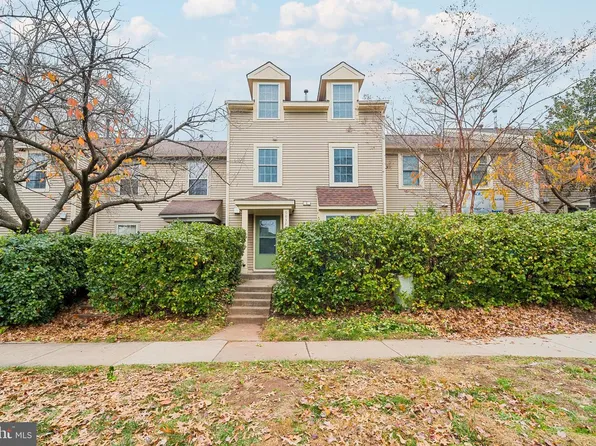 6035 Netherton St, Centreville, VA 20120