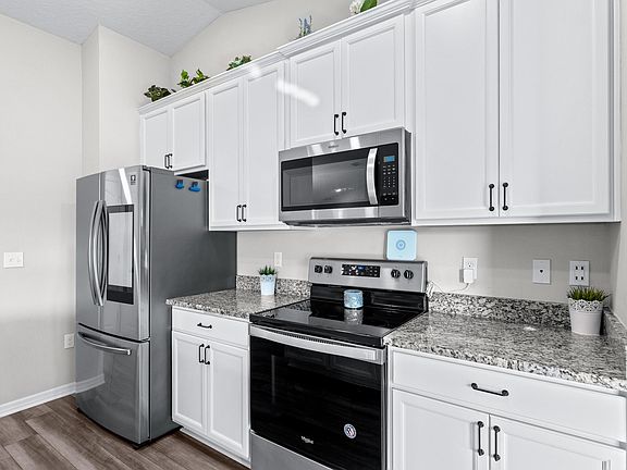 3rd image of 1018 SW Dartmouth Avenue