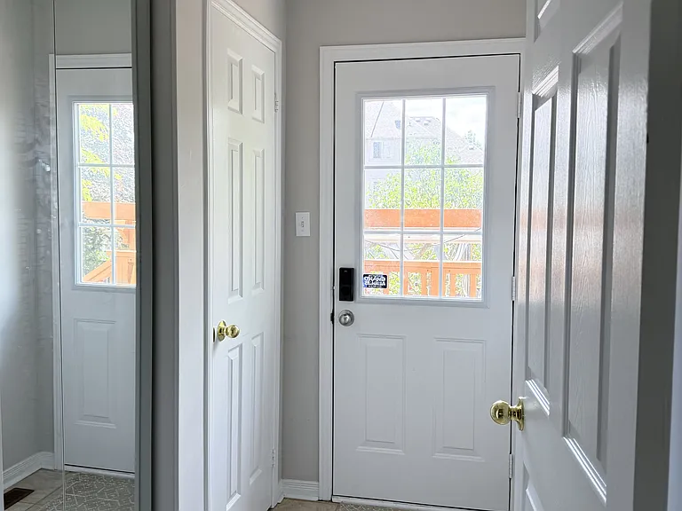 69 Selkirk Dr — Photo 11