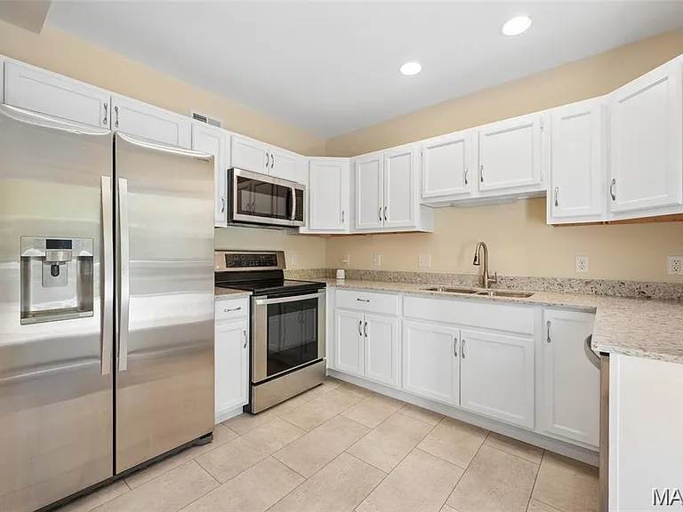9743 Tesson Ferry Rd — Photo 4