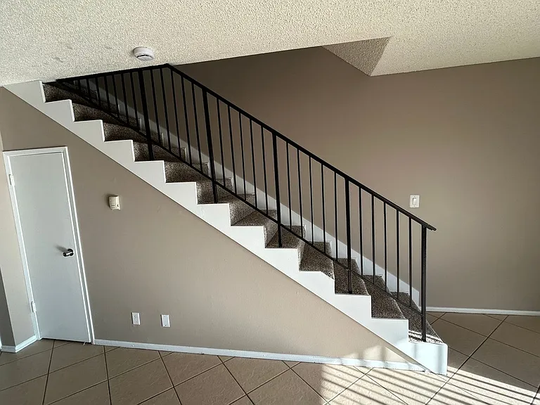 Mountain View Apartments — Photo 7