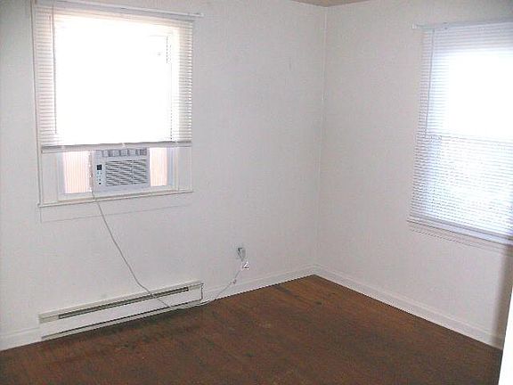 2nd image of 218 E Gilpin Ave #2
